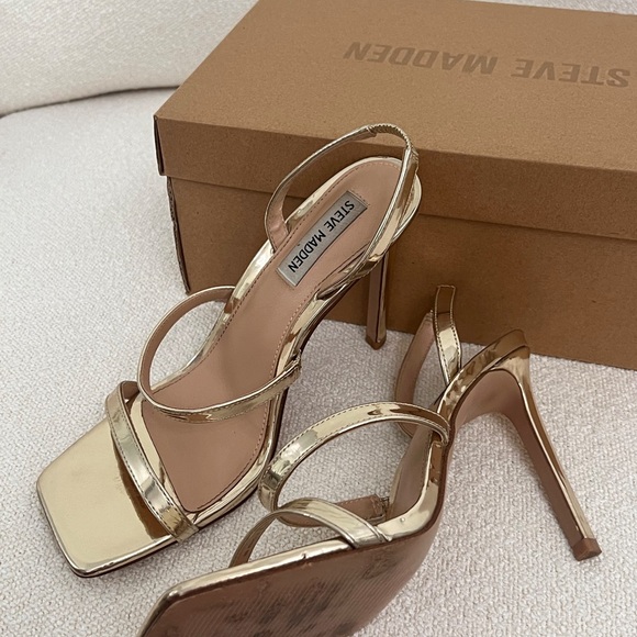 Steve Madden Gold Sandals - Picture 4 of 4